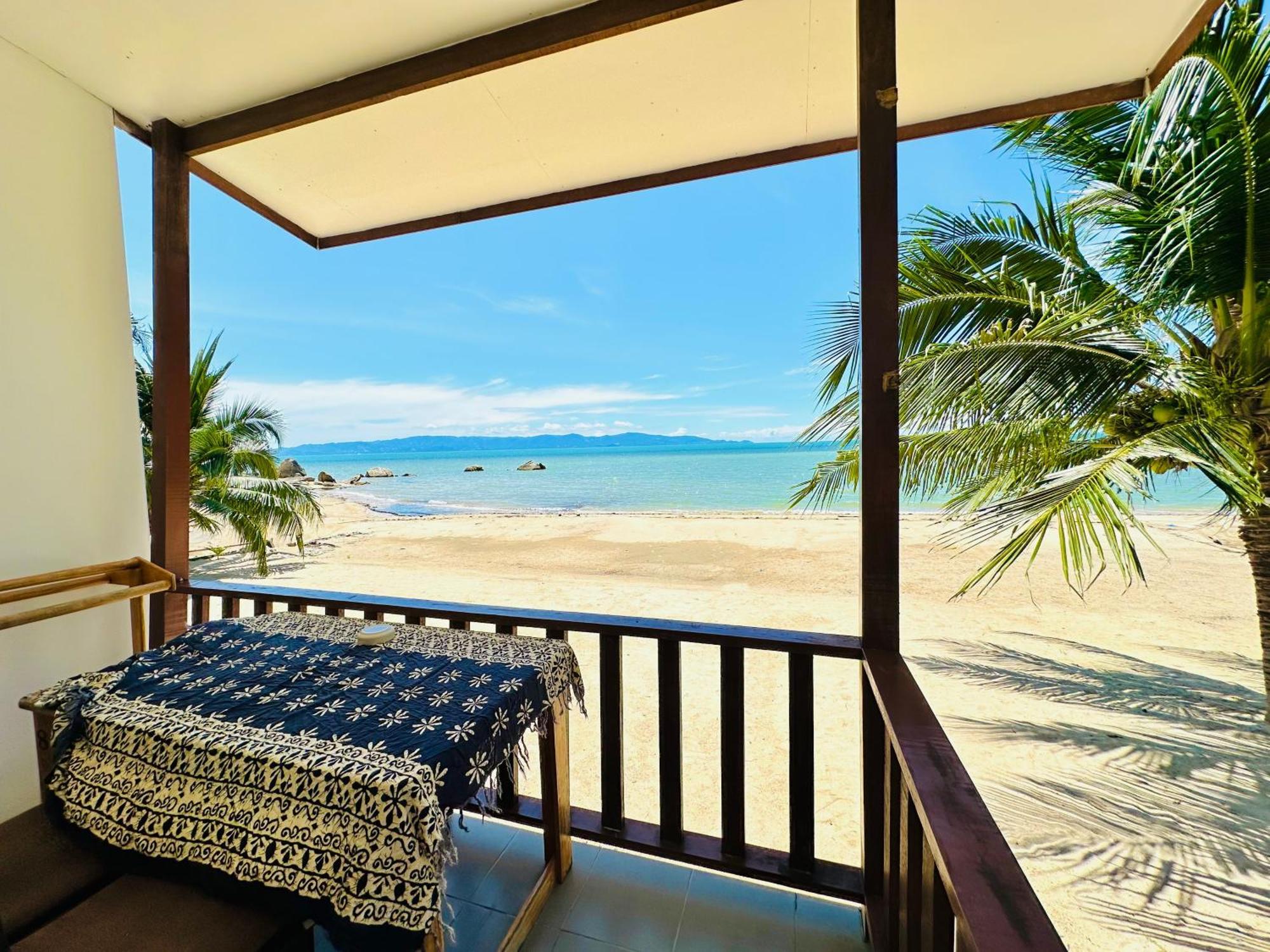 The Scenery Beach Resort Baan Khai Exterior photo