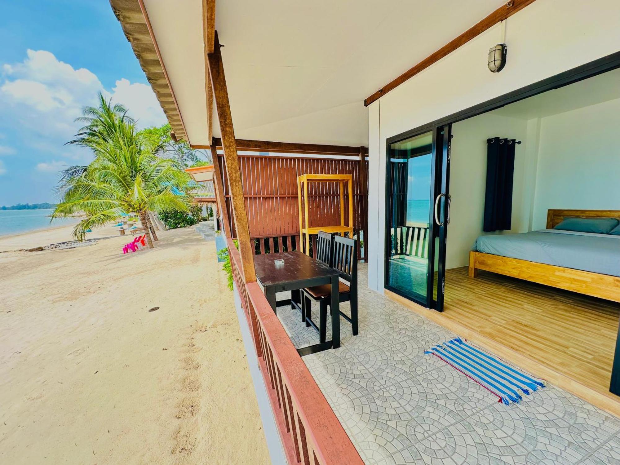 The Scenery Beach Resort Baan Khai Exterior photo
