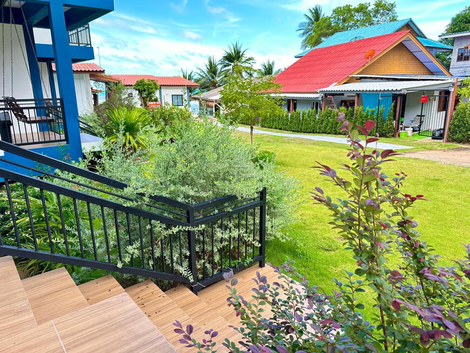 The Scenery Beach Resort Baan Khai Exterior photo