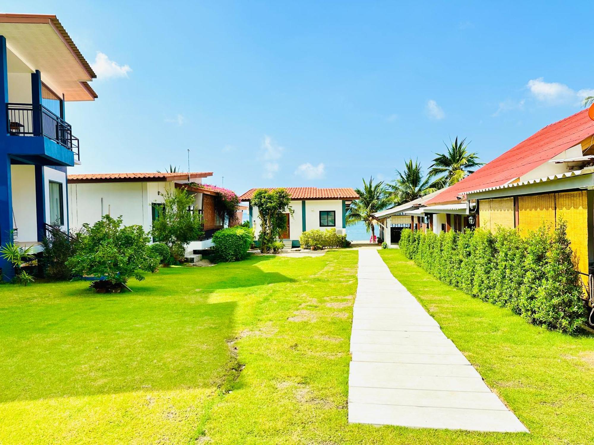 The Scenery Beach Resort Baan Khai Exterior photo
