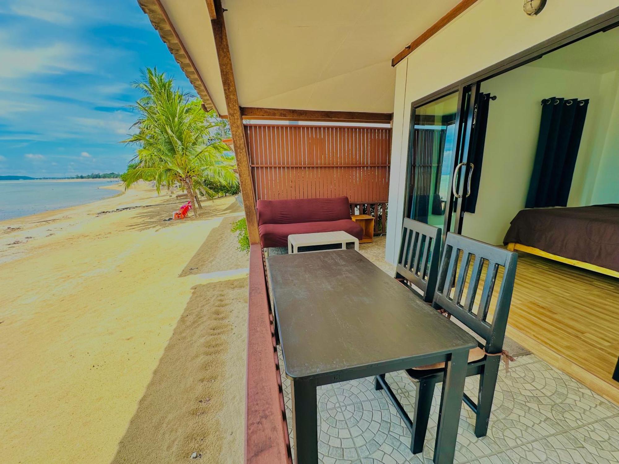 The Scenery Beach Resort Baan Khai Exterior photo