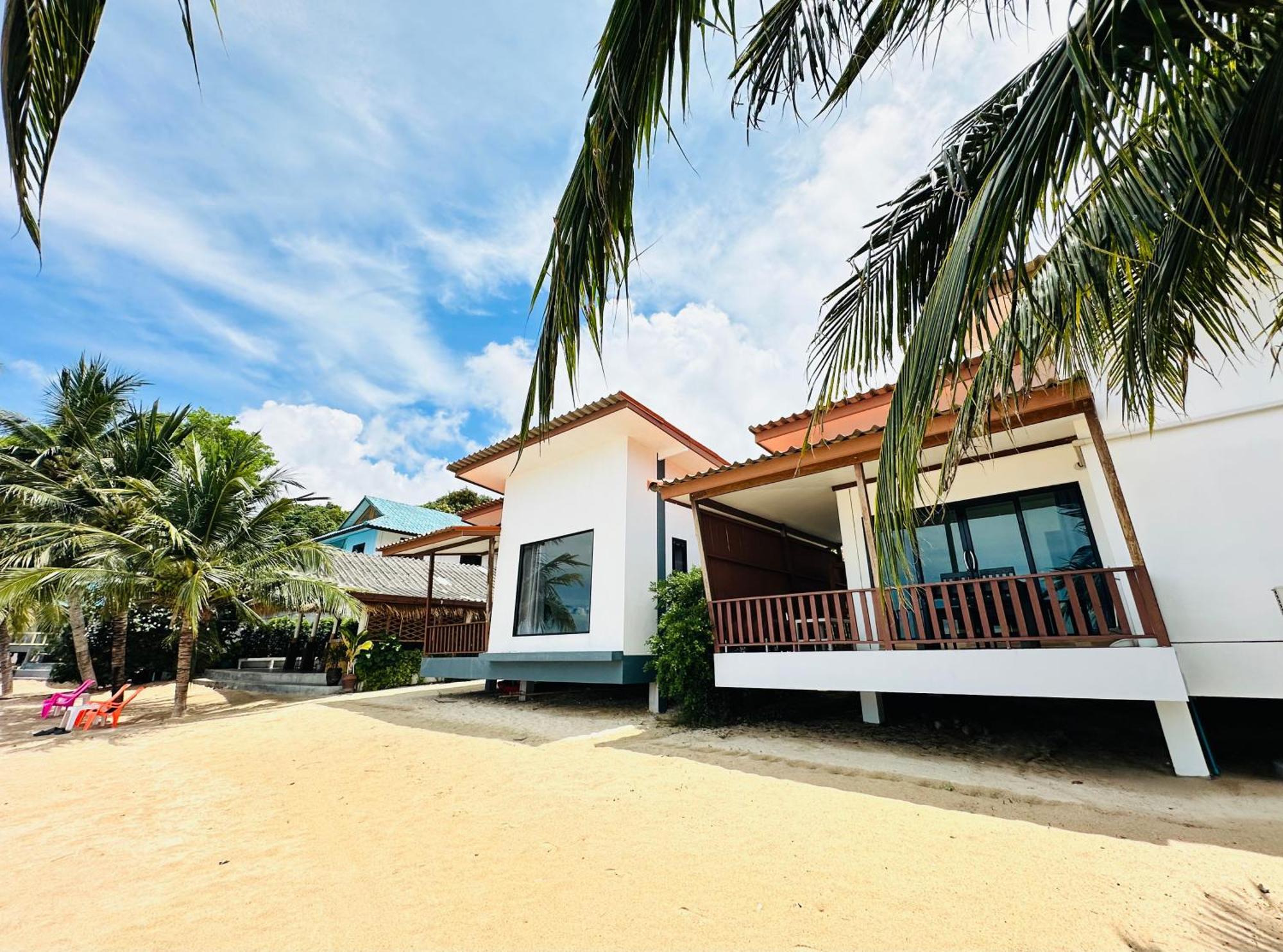 The Scenery Beach Resort Baan Khai Exterior photo